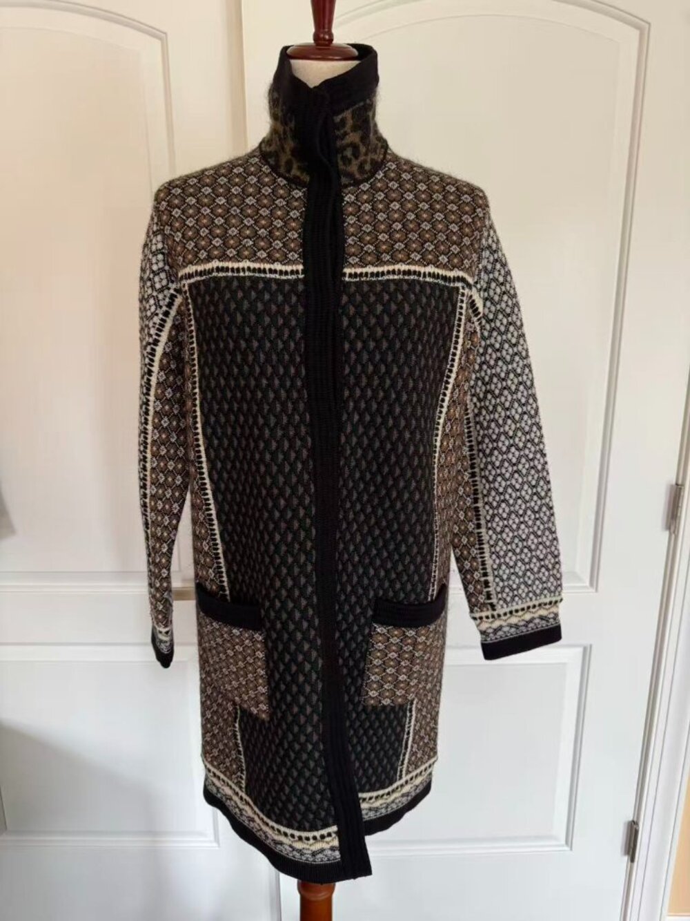 100% Authentic Etro Black/Brown/White Wool/Mohair Sweater Jacket, Sz 42